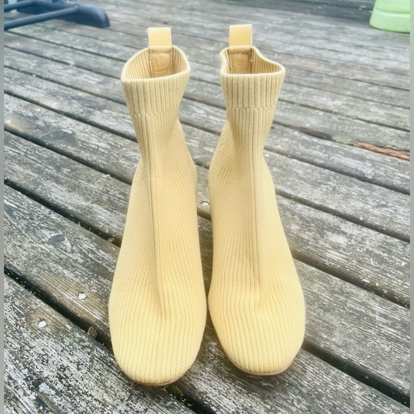 EVERLANE The Glove Yellow Boots - Picture 4 of 10